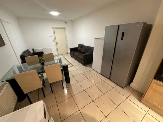 5 bedroom flat share to rent - Photo 1