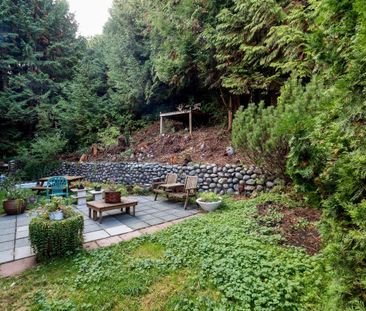 House in West Vancouver, BC - Photo 1