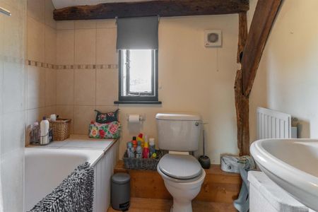 2 bedroom semi-detached house to rent - Photo 4