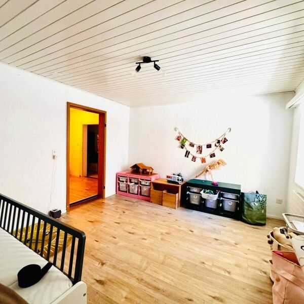 Frisch renovierte 3.5-Zimmer-EG-Wohnung mit Keller - Foto 1