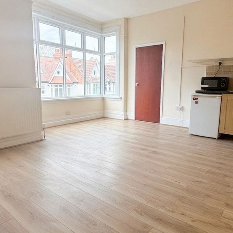 Room in a Shared House, Broxholm Road, SE27 - Photo 1