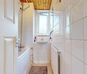 4 bedroom flat share to rent - Photo 4