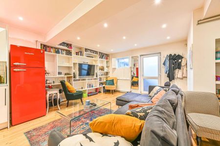 3 bedroom flat to rent - Photo 2