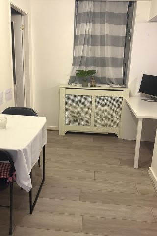 Studio Flat, Courtenay House, SW2 - Photo 2