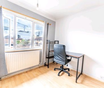 Studio Flat, Dee St, E14 - Photo 3