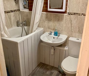 Room in a Shared House, Kingsbridge Road, RG2 - Photo 5
