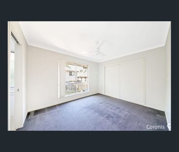 Spacious family home in Springfield Lakes - Photo 4