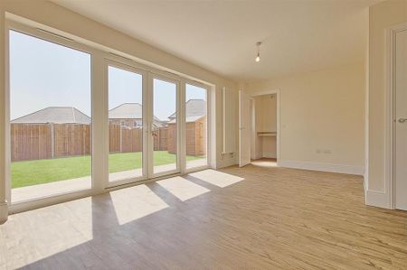 4 bedroom detached house to rent - Photo 2