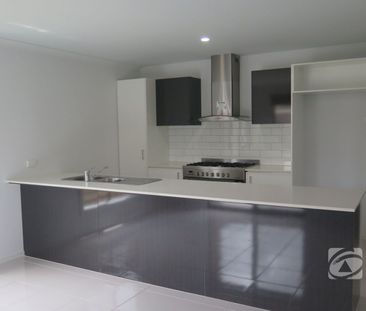 PERFECT FAMILY HOME IN PRIME LOCATION - Photo 2