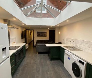 1 bedroom in a house share to rent - Photo 3
