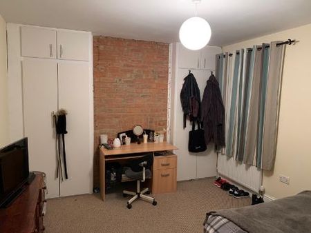 5 bedroom house, 1 en-suite - Photo 5