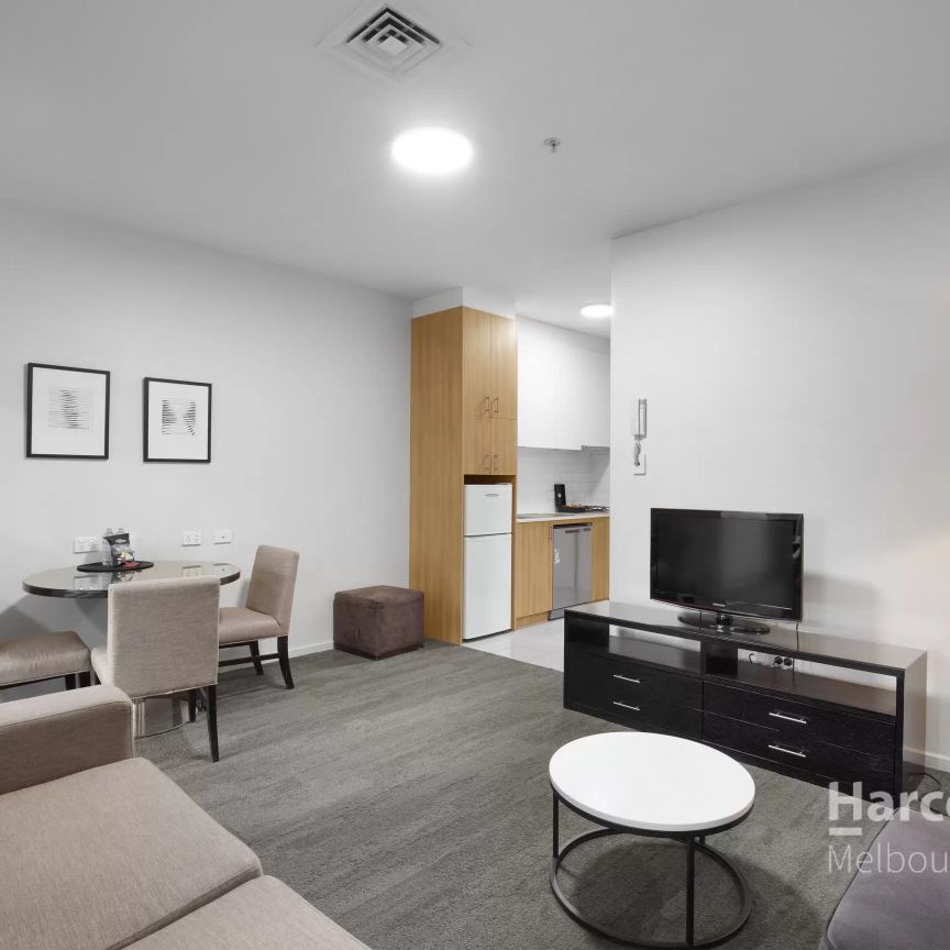 Perfect Central Location - Electricity, Gas and Water Included in Rent! - Photo 1