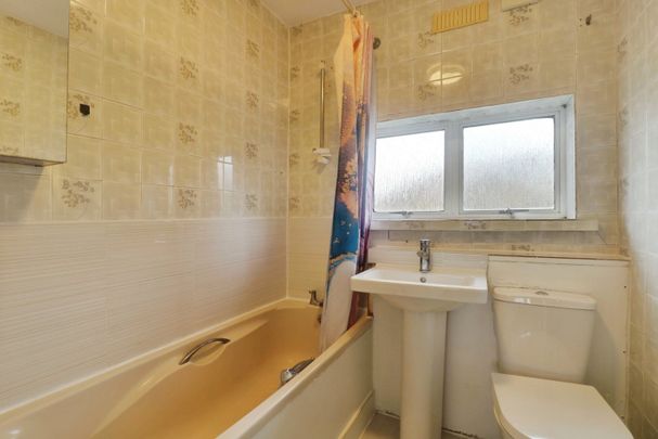 4 Bed Detached House, Whatley Avenue, SW20 - Photo 1