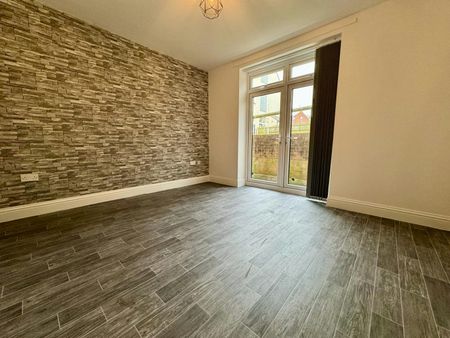 Apartment to rent on - Photo 2