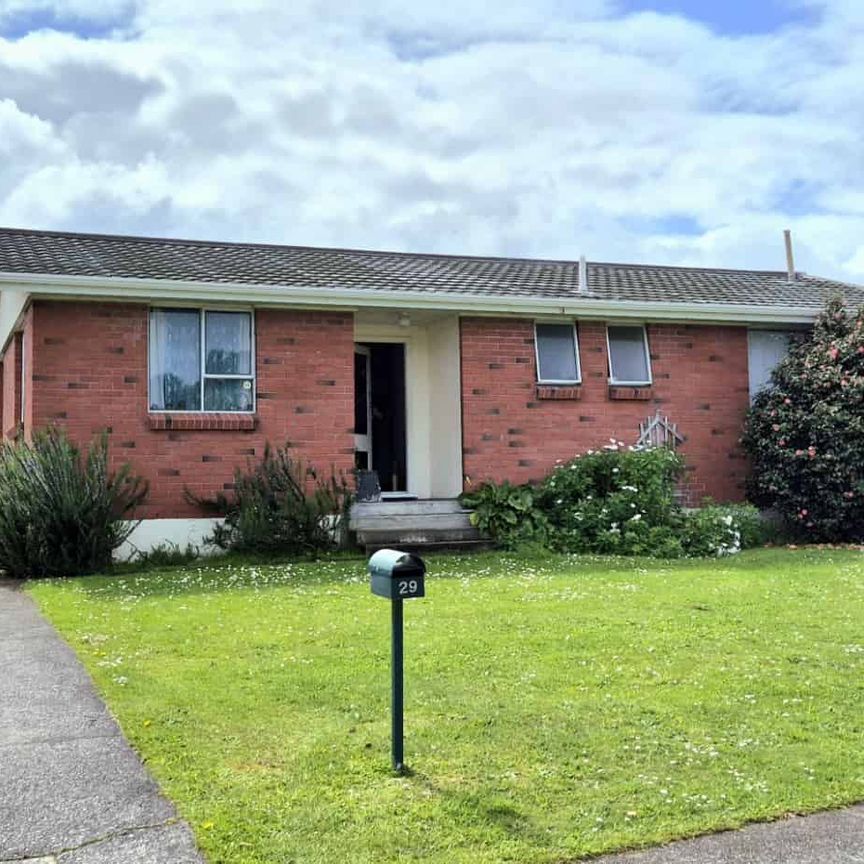 Sun-Drenched Living in Whanganui East - Photo 1