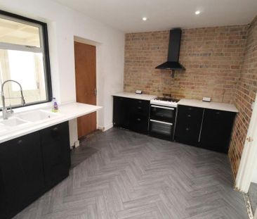 3 bedroom terraced house to rent - Photo 5