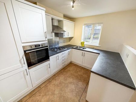 5 bedroom semi-detached house to rent - Photo 2