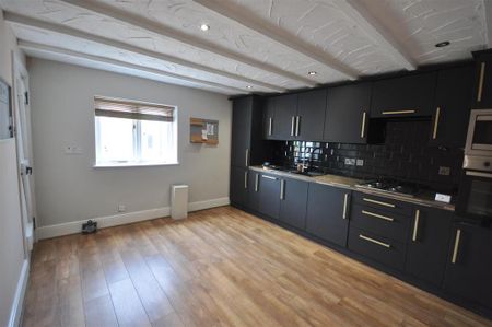 2 bedroom semi-detached house to rent - Photo 5