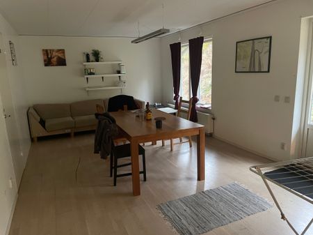 Kabarévägen, Skogås - Photo 2