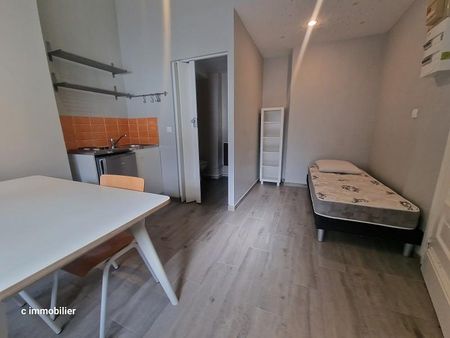 Appartement à Louer à LILLE 490 € - Photo 4