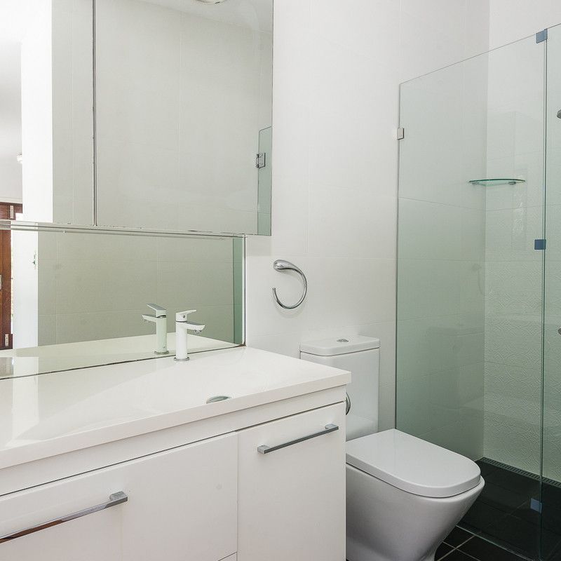 8 Ridgeway Avenue, Southport QLD 4215 - House For Rent | Domain - Photo 1