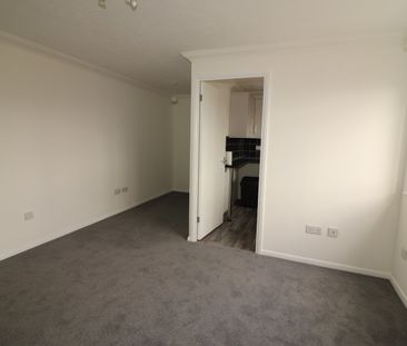 Lewes Close, Grays - Photo 3