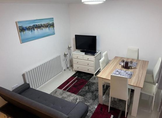 6 bedroom terraced house to rent - Photo 1