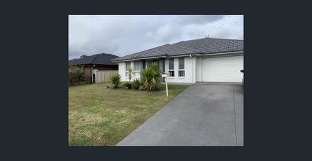 FOUR BEDROOM FAMILY HOME - GREAT LOCATION - Photo 5