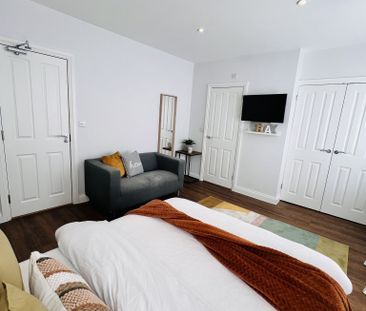 BEDROOM 4 – LARGE DOUBLE ENSUITE - Photo 3