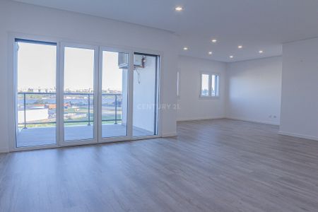 Apartamento T3 em Condomínio Privado – Vista Deslumbrante para a Baía - Photo 5