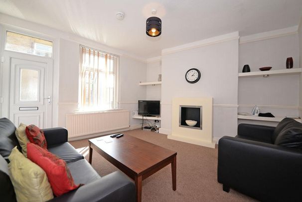 1 bedroom in a house share to rent - Photo 1