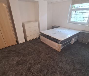 3 Bed - 5 Quarry Mount Place, Woodhouse, Leeds - LS6 2JE - Student - Photo 3