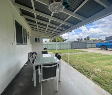 Stylish 2-Bedroom House in Central Dubbo - Photo 4