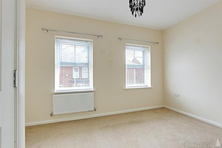 3 bedroom semi-detached house to rent - Photo 4