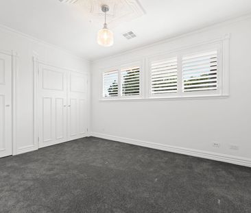 Recently refreshed with an amazing outdoor surprise - Photo 3