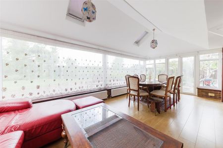 4 bedroom detached house to rent - Photo 2