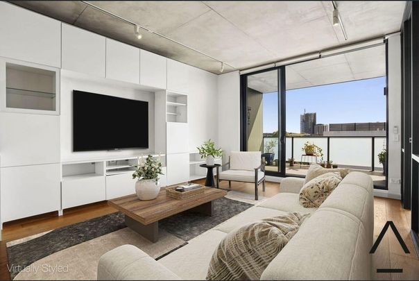 Stylish North-Facing Apartment in the Prestigious George & Allen Building - Photo 1