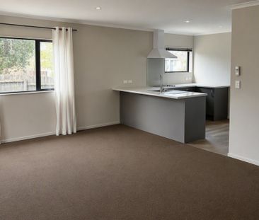 Freestanding 2 dble Bedroom Townhouse - Photo 2