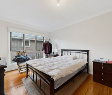 Spacious Family Townhouse - Photo 5