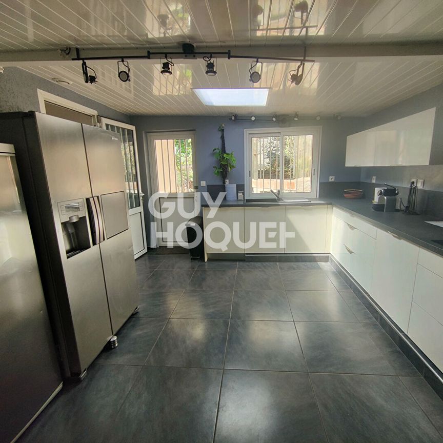 Villa meublée F4/F5 avec studio indépendant au 17 ème dans en secteur calme - Photo 1