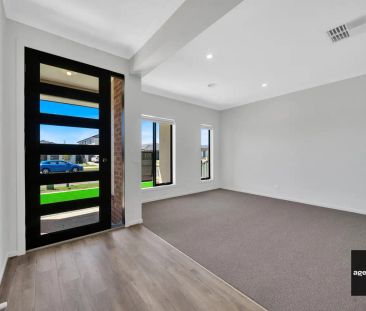“Brand new Stunning Family Home with Modern Features” - Photo 3