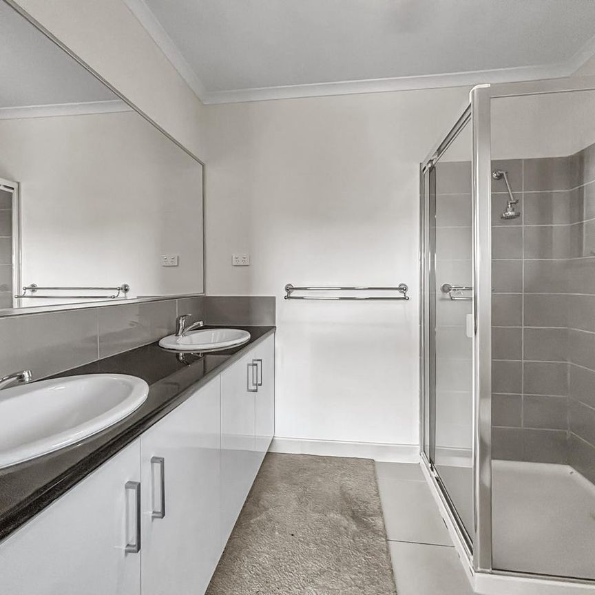 4/81 Ahern Road, Pakenham, Vic 3810 - Photo 1