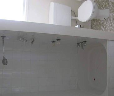 UGLY DUCKLING- but take a look inside - Photo 4