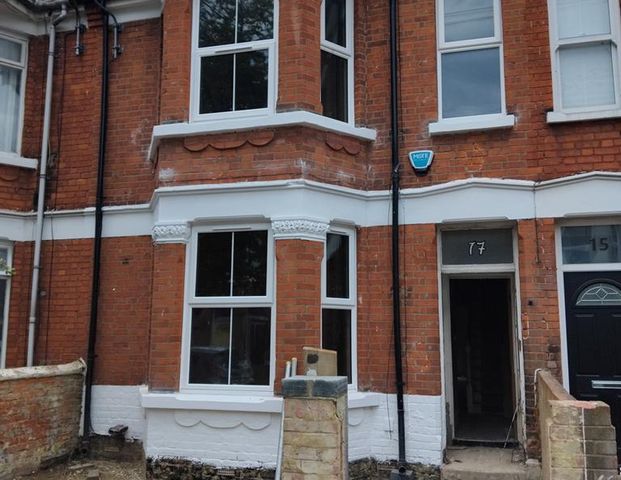 4 bedroom terraced house to rent - Photo 1