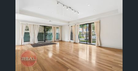 Spacious Lakeside Family Living! - Photo 3