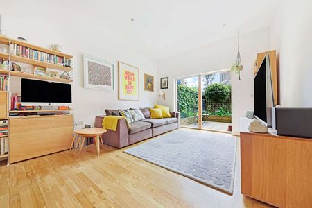 Two double bedroom apartment with substantial private garden. - Photo 4