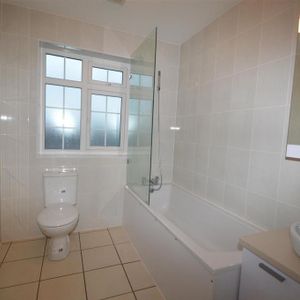 4 bedroom house to rent - Photo 3