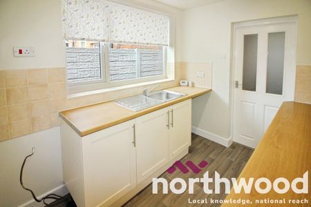 2 bedroom semi-detached house to rent - Photo 4