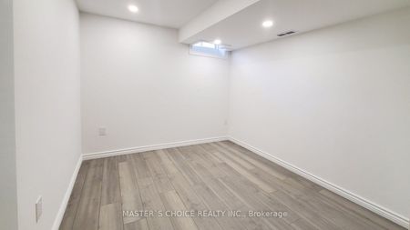 Detached Home For Lease | N8047000 - Photo 4