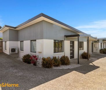 Spacious Villa, Central Location! - Photo 1